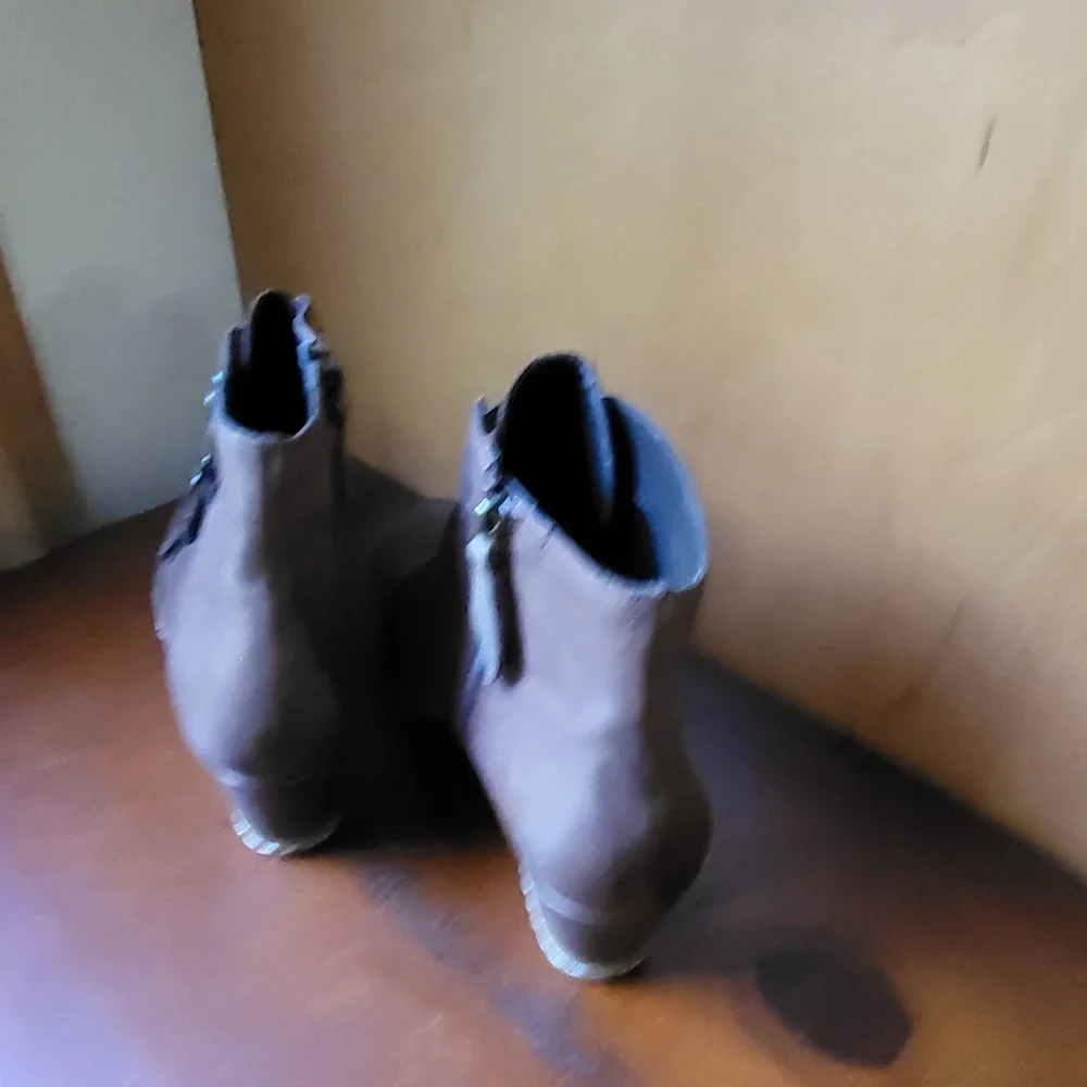 NEW Franco Sarto Leather Wedge Boots Size 9
